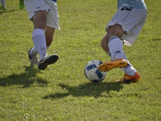 How to dribble a football