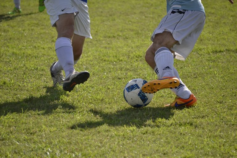 How to dribble a football