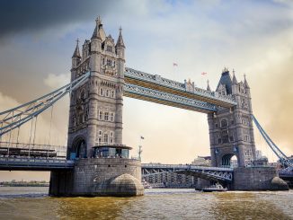 boy fell into thames