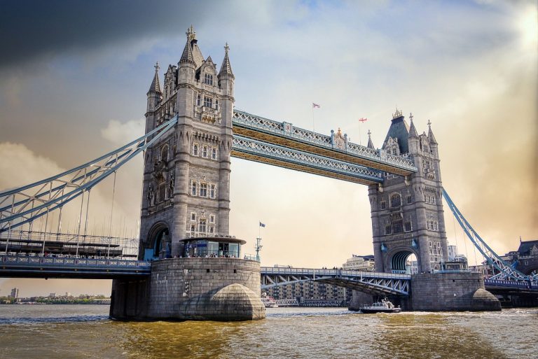 boy fell into thames