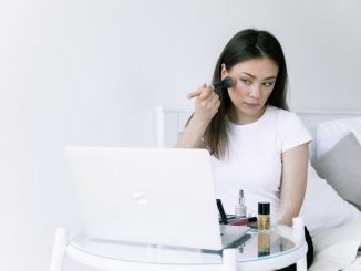 Wearing makeup is less intelligent according to study