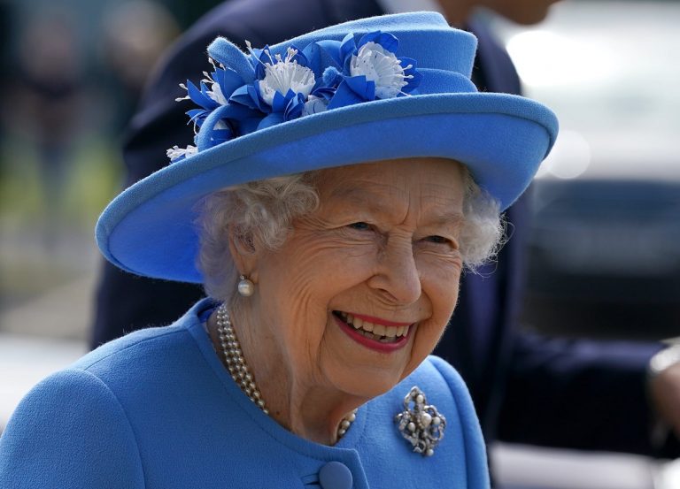 Queen and William at Holyrood Weeks