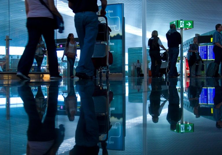 Britons arrive home early in their holiday to beat Portugal quarantine