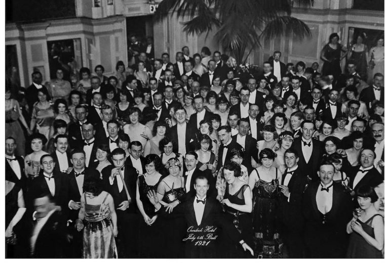 The Shining, 100 years after the 4th of July ball at the Overlook Hotel: the mystery of Jack Torrance's photo