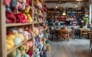 Beth MacDonald mentre trasforma 24 Yarns in un nuovo progetto