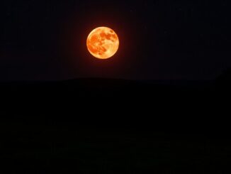 spectacular blood moon lunar eclipse visible in the uk this sunday python 1757196734