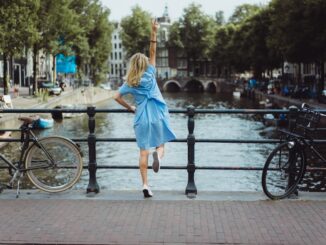 girl blue dress bridge amsterdam 1